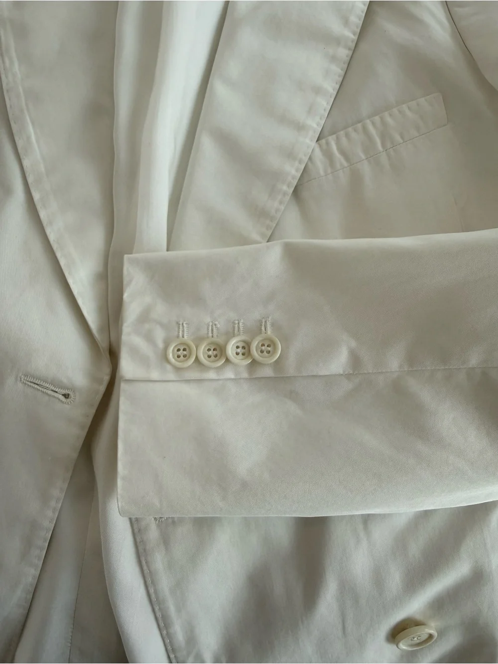 Maison Margiela Double-Breasted White Blazer with Padded Shoulders